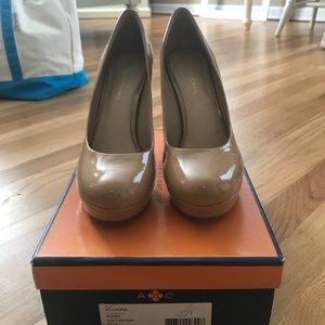 Arturo Chiang Nude Heels Pumps